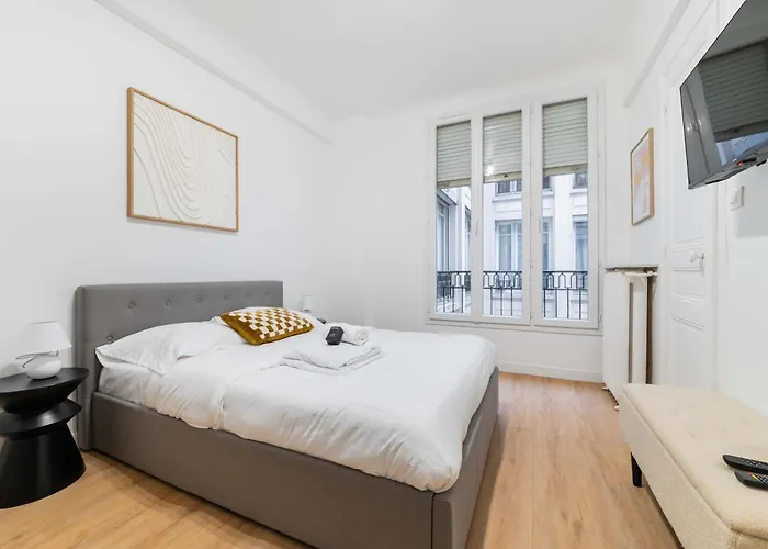 Studio Elegant Sacre Coeur Metro Anvers - Paris 18 -2P