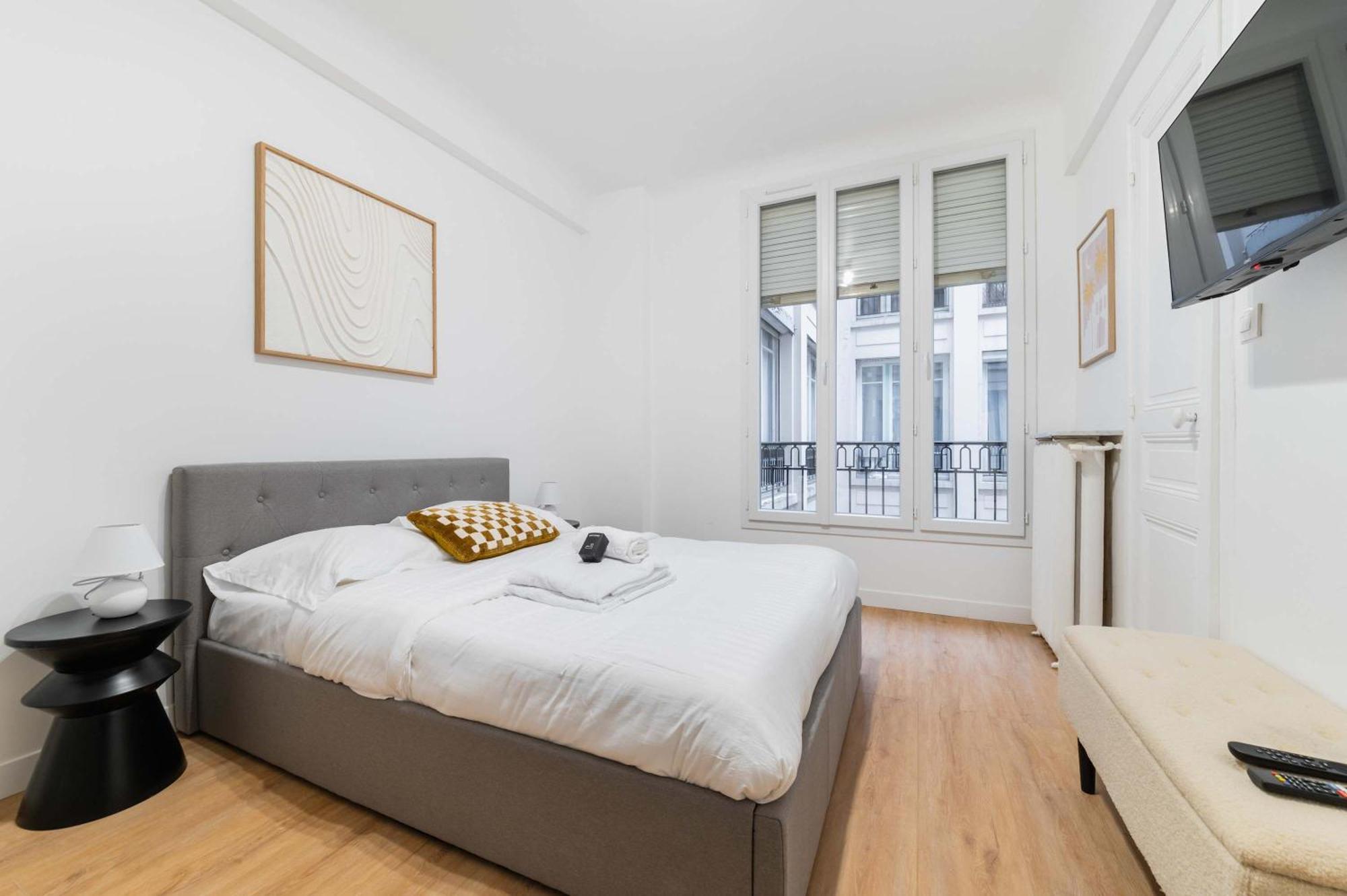 Elegant Sacre Coeur Metro Anvers - 18 -2p Appartement