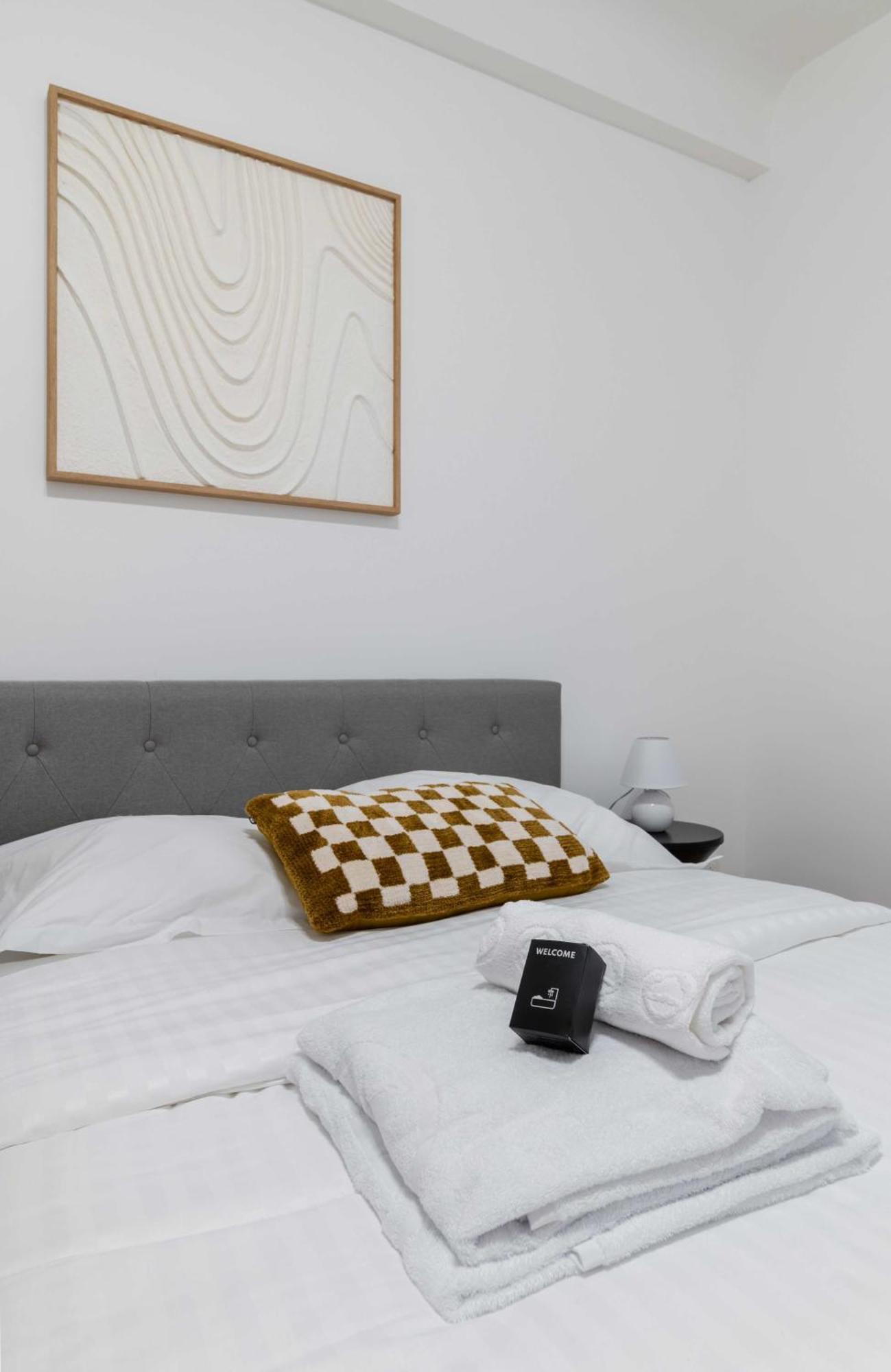 Elegant Sacre Coeur Metro Anvers - 18 -2p Appartement *